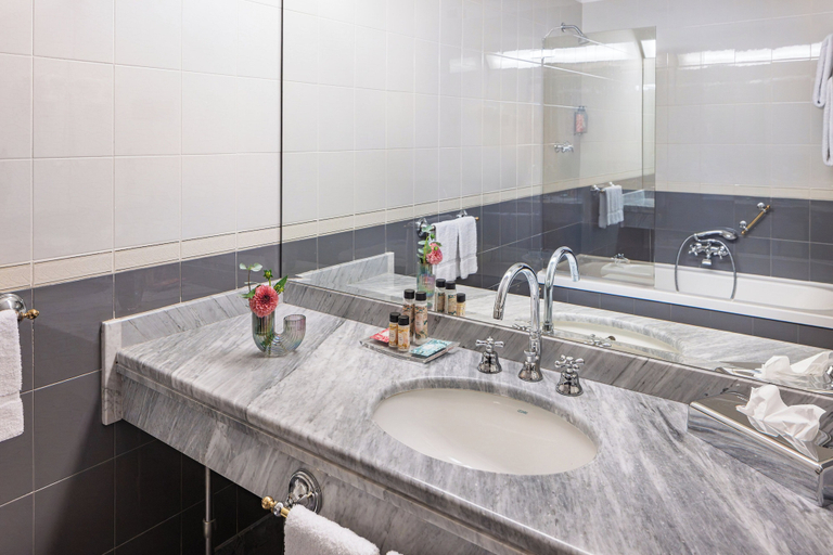 Bathroom 4, Starhotels Du Parc, Parma