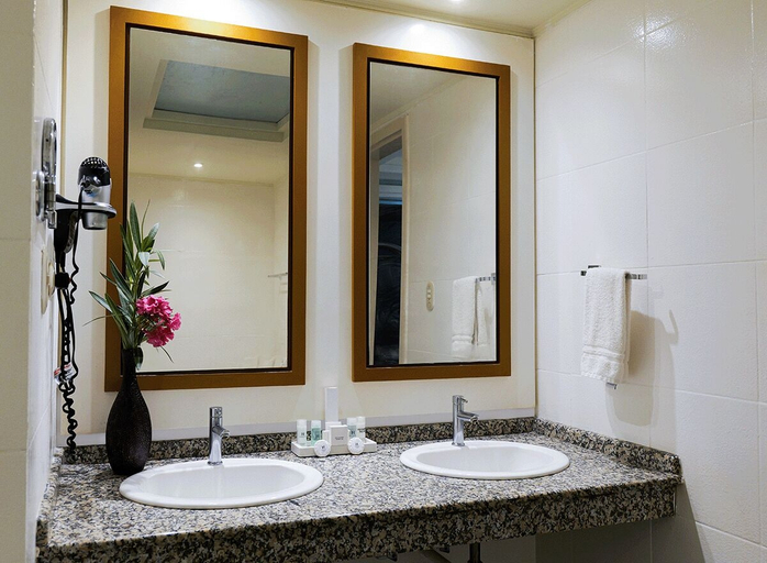Bathroom, Hesperia Isla Margarita Todo Incluido, Gómez