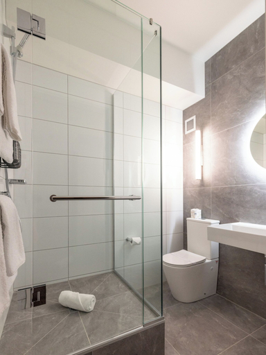 Bathroom 5, Auckland Rose Park Hotel, Waitakere