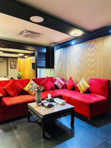 Others 4, Hotel Seaview, Karachi