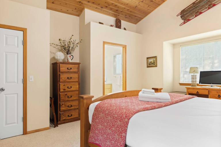 Bedroom 3, Alpine Retreat w/ Private Deck, Views, Outdoor Dining Alpen Drive by Avantstay, San Bernardino