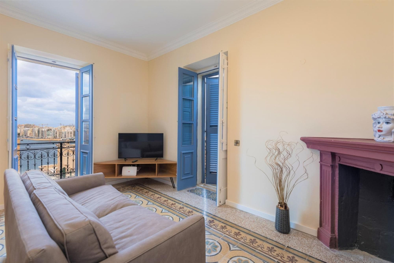 Room 3, Square and Sea Views - 1 BR With Ensuite