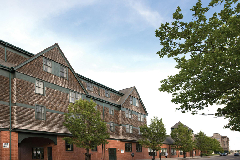 Exterior & Views