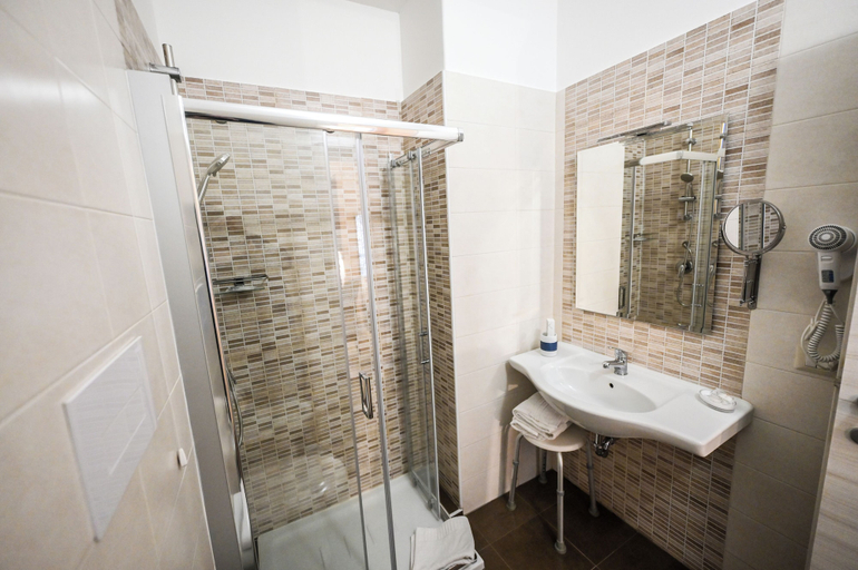 Bathroom 5, Le Fontane del Re, Caserta