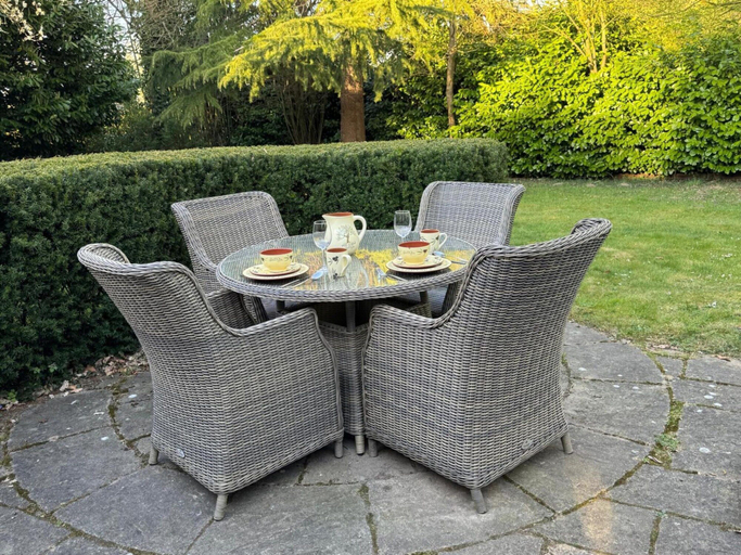 Balcony 2, Spacious Holiday Home in Garderen near Forest, Barneveld