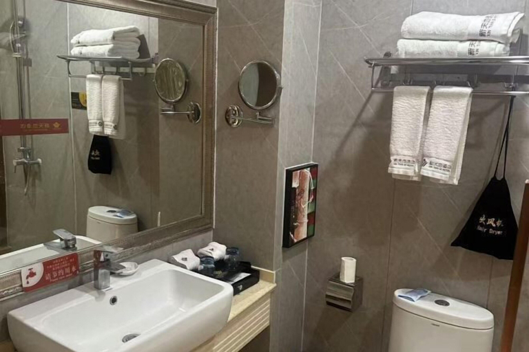 Bathroom 3, New Horizon Hotel (Luoping Sports Center, Qujing), Qujing