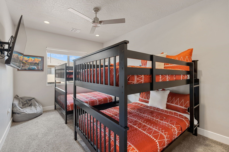 Room 5, Zion Adventure 6 Bedroom Townhouse, Washington