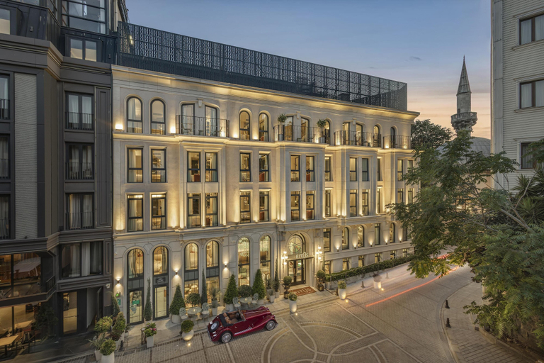 Exterior & Views