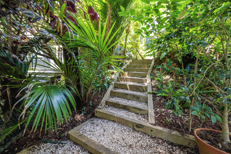 Property grounds 4, Villa De La Isla - Ocean Views Onetangi, Auckland