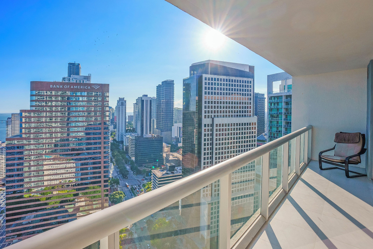 Property grounds 5, Icon W Building Voila Rentals, Miami-Dade