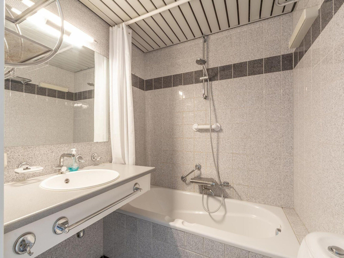 Bathroom 3, Charming Beach Hideaway, Zijpe