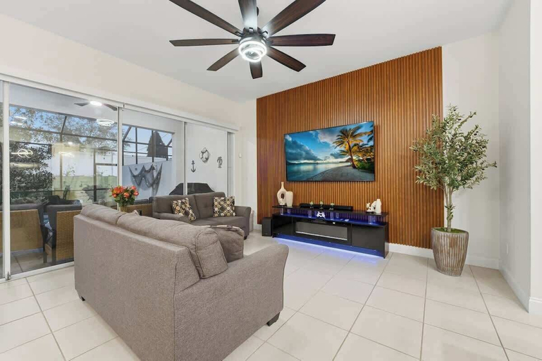 Room 1, Tranquil Times Townhouse 4 bed Private Pool, Polk