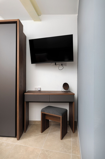 Interior 4, Modern 1BD Maisonette & Private BackYard