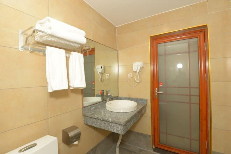 Bathroom 3, Hengxi Boutique Hotel, Hechi