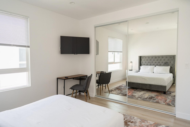 Room 2, Modern 4BR Townhome Built 2023 w Garage EV Charger p64, Los Angeles