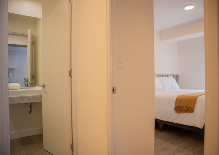 Room 4, w Wonderful 1BR w Balcony in Miraflores, Lima