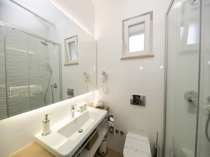 Bathroom 3, Apartments Latino, Crikvenica