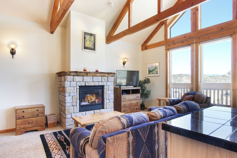 Living area 5, Estes Park Vacation Lodging, Larimer