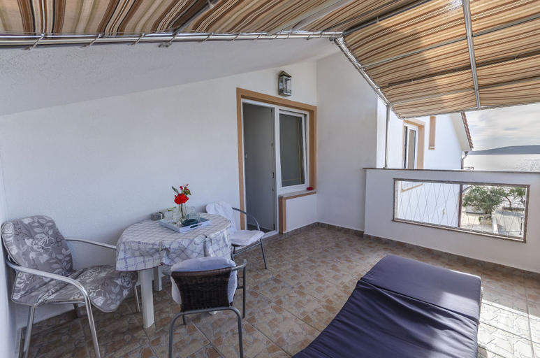 Terrace/patio 5, Apartments Ivanka on the Beach, Vodice