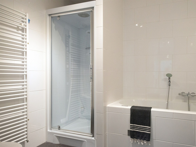 Bathroom 4, Apartment in The Hague near the Beach, The Hague