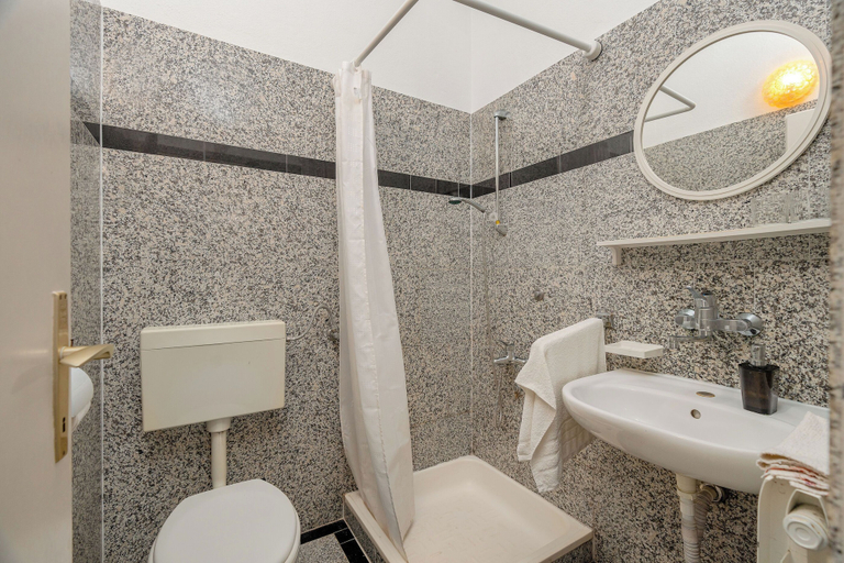 Bathroom 4, Apartments Family Gligora, Pag