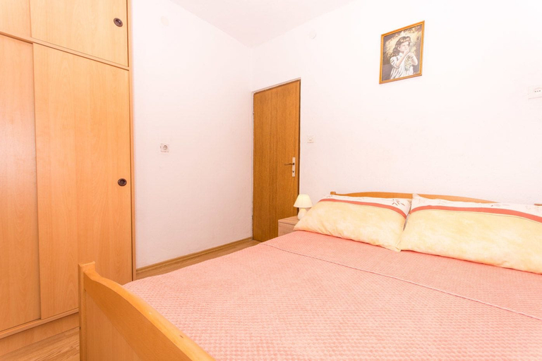 Bedroom 2, House Vlajcevic, Okrug