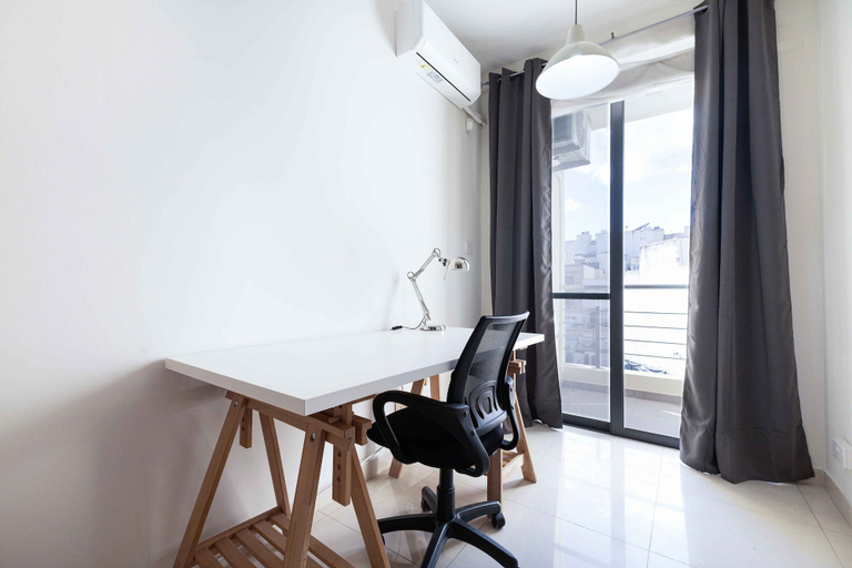 Interior 5, Modern 3BD Apartment with Wide Balcony