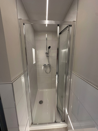 Bathroom 4, Contractors Guest House, Buckinghamshire