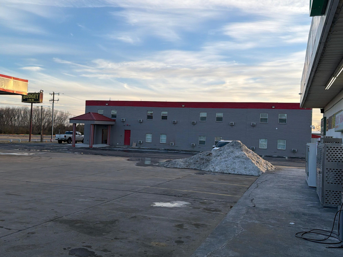 Exterior 4, Broadway Inn And RV Park, McIntosh