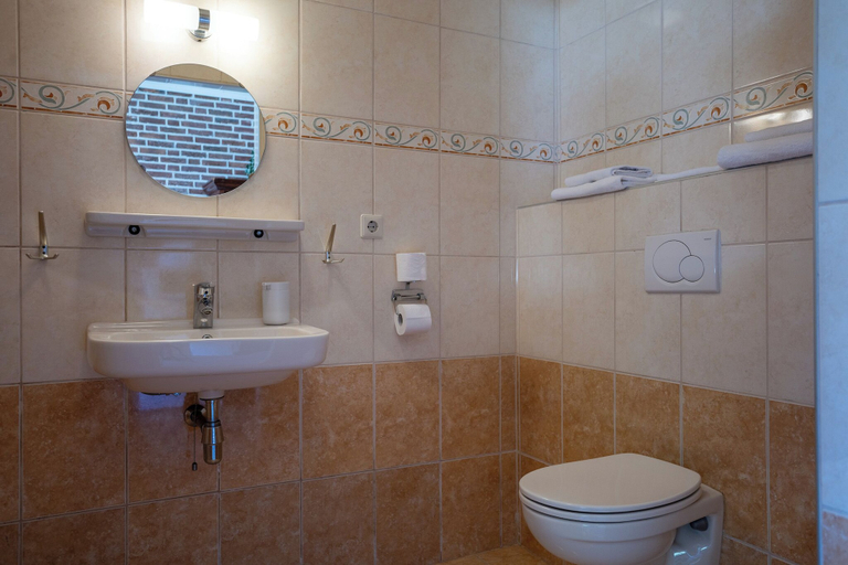 Bathroom 4, Buitengoed de Panoven, Zevenaar