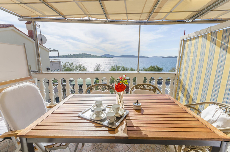 Terrace/patio 4, Apartments Ivanka on the Beach, Vodice