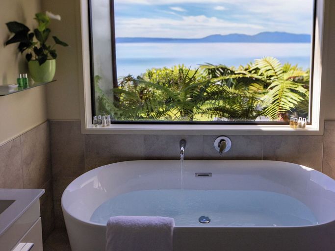 Bathroom 4, Solitaire Lodge, Rotorua