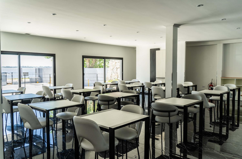 Food & Drinks 5, Posada Suiza by Prima Collection, Monte
