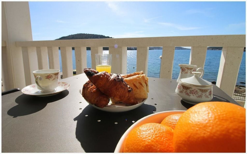 Food & Drinks 5, Apartments Villa J i M by the sea, Rogoznica