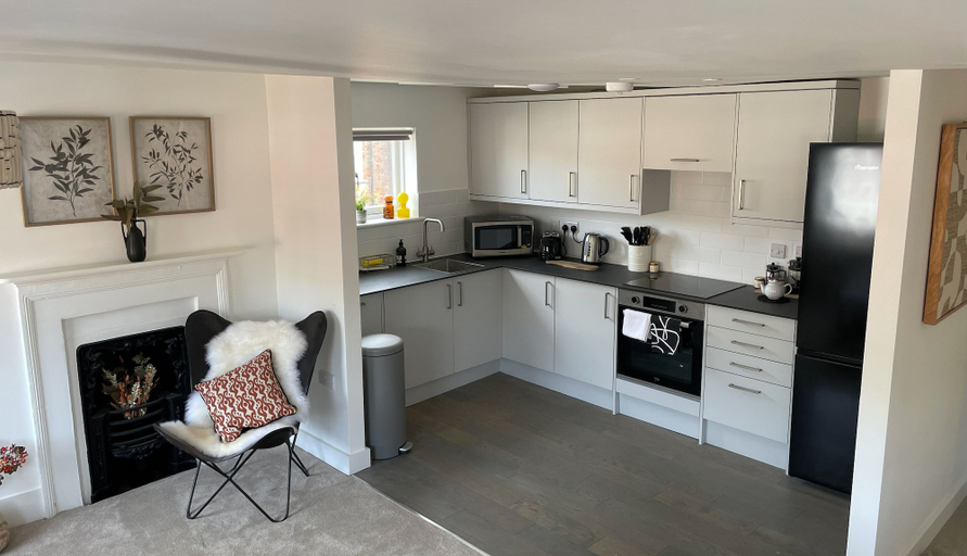 Private kitchen 4, Charming 2B Georgian Flat In Historic Tring, Hertfordshire