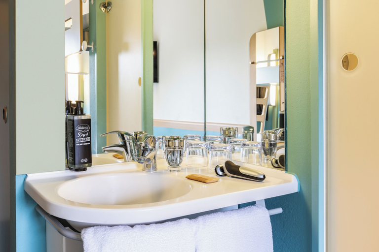 Bathroom 5, ibis budget Basel Pratteln, Liestal
