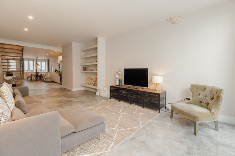 Room 2, Urban Refuge 4BD by Vacationy, Porto