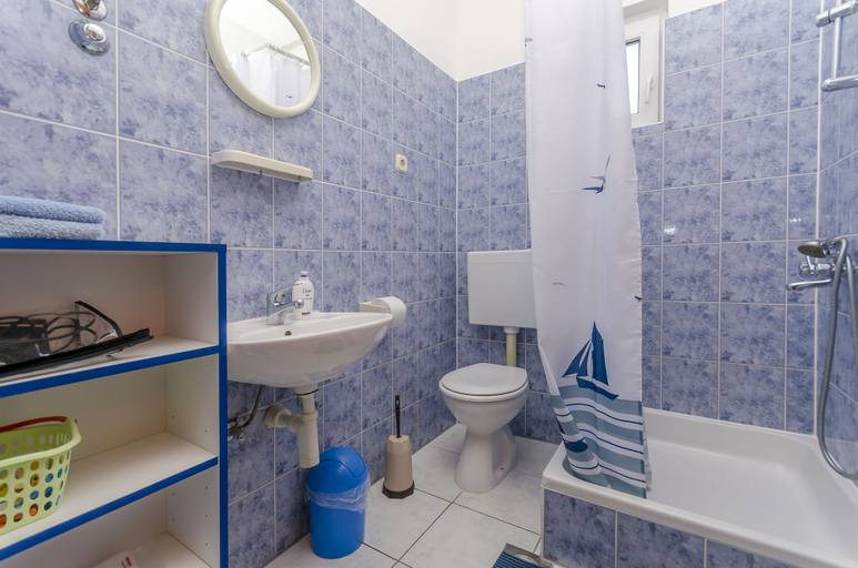Bathroom 2, Apartments Tomislav, Trogir
