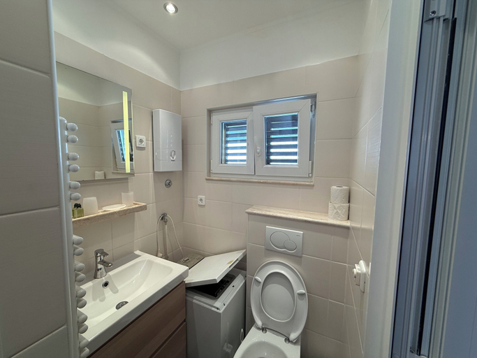 Bathroom 4, Apartments Benzia, Marina