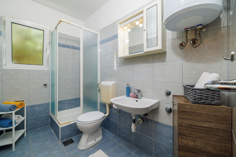 Bathroom 3, Apartments Krunoslav, Punat