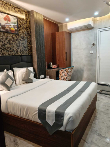 Room 4, Hotel Shashi Grand Jamui, Jamui