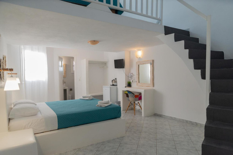 Room 2, Noème Santorini, South Aegean