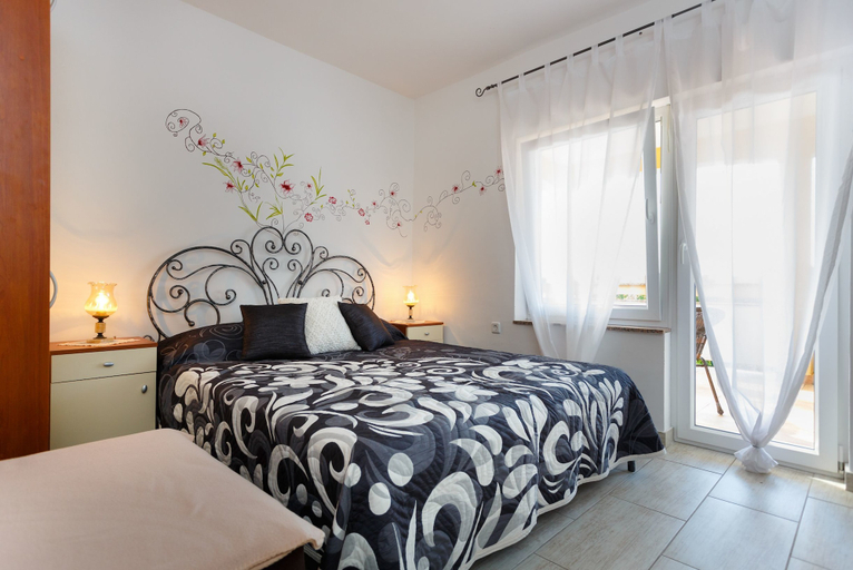 Bedroom 5, Apartments and Rooms Gordana, Malinska-Dubašnica