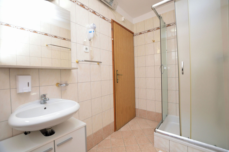 Bathroom 3, Apartments Kristina, Cres