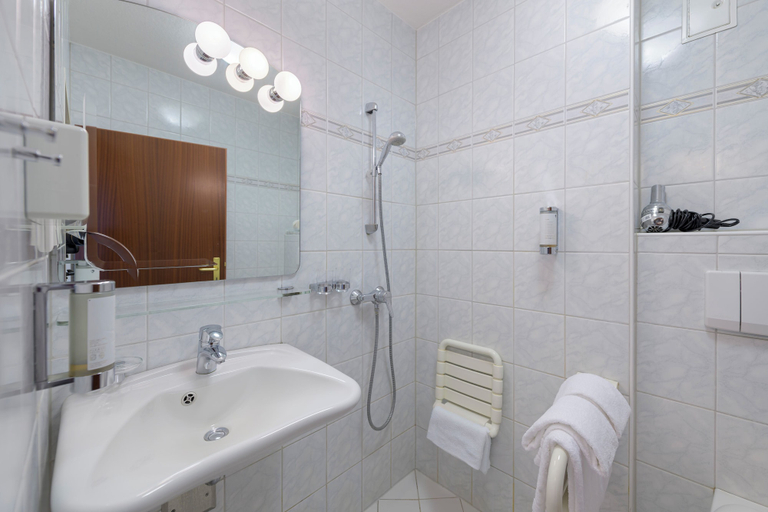 Bathroom 5, Sunday Hotel des Nordens, Schleswig-Flensburg