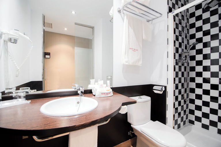 Bathroom 4, Petit Palace Plaza de la Reina, Valencia