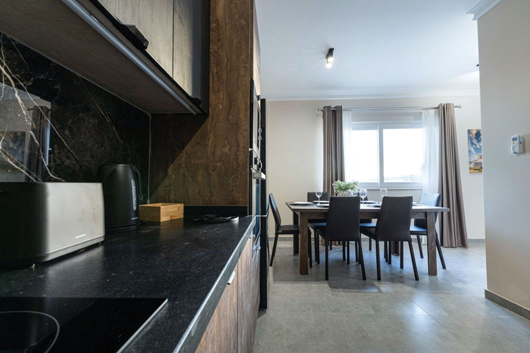 Dining 3, Luxury PH - Terrace & Jacuzzi & Sunbeds