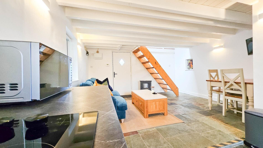 Interior, Y Stabl - 1 Bedroom Apartment - Llanrhidian, Swansea
