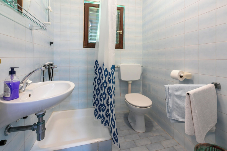 Bathroom 3, Apartments and Room Ruzica, Crikvenica