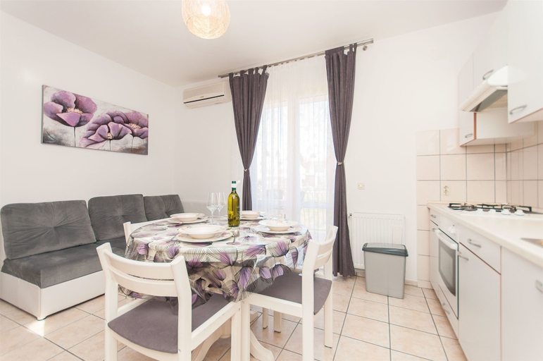 Others 4, Apartments Blata, Vodice